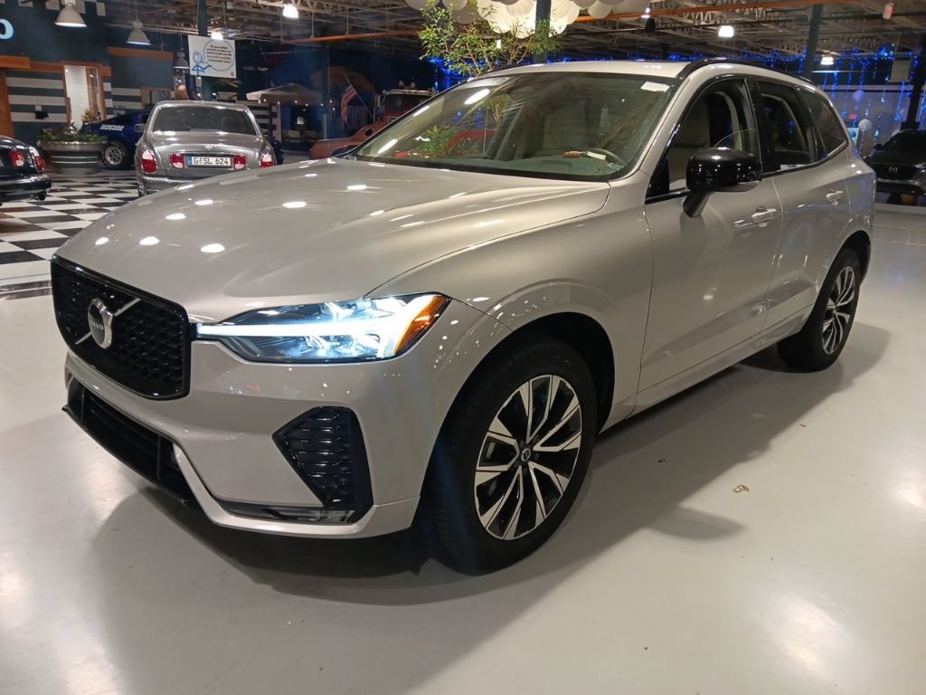 Used 2024 Volvo XC60 B5 Core w/ Protection Package Premier AWD/4WD image 7