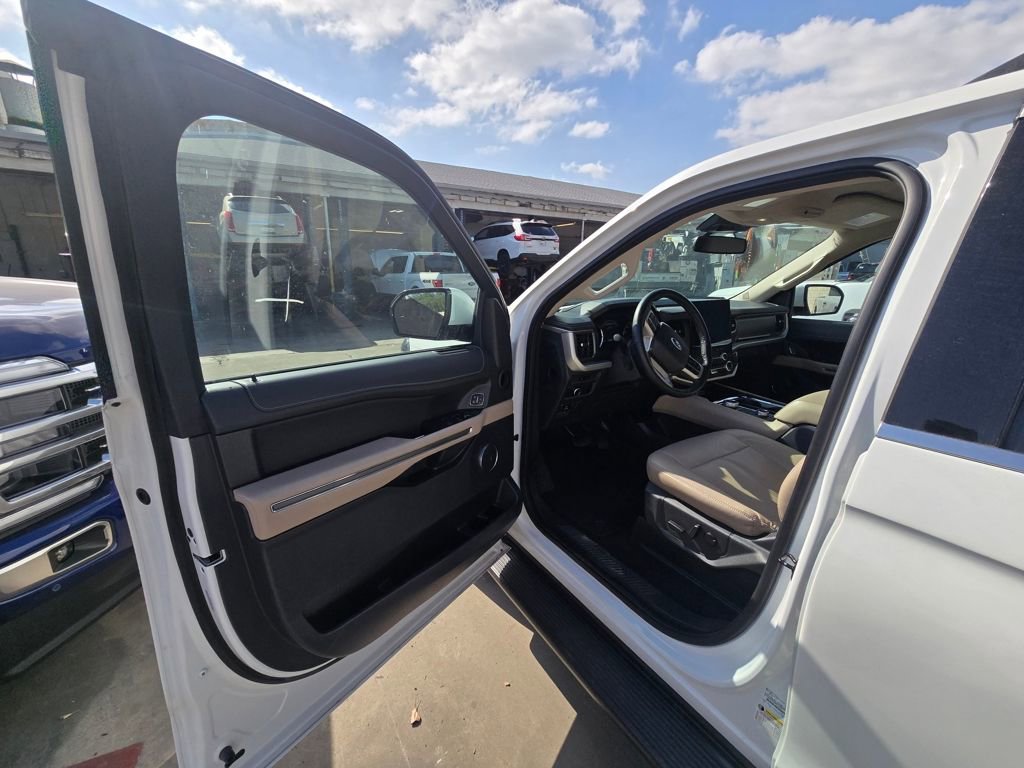 Certified 2024 Ford Expedition Max XLT image 8