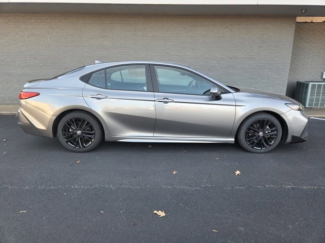 Used 2025 Toyota Camry SE image 6