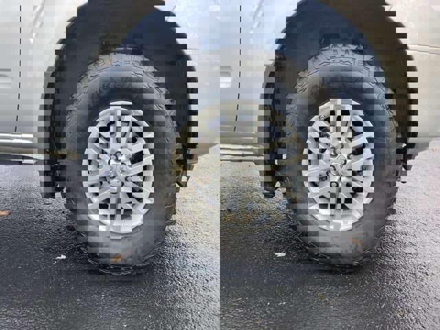 Used 2017 Nissan Frontier SV image 11