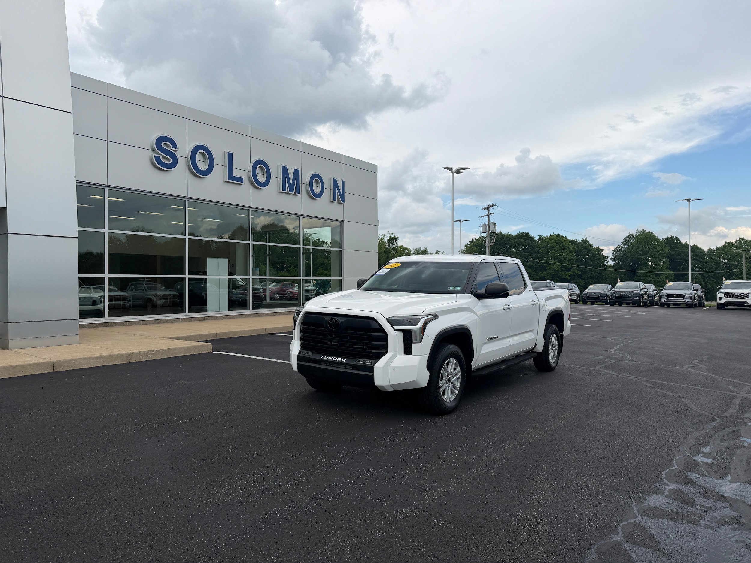 Used 2023 Toyota Tundra SR5 w/ SR5 Premium Package AWD/4WD image 3