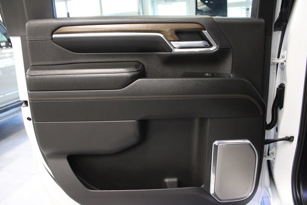 Used 2024 Chevrolet Silverado 3500 High Country w/ High Country Premium Package AWD/4WD image 32