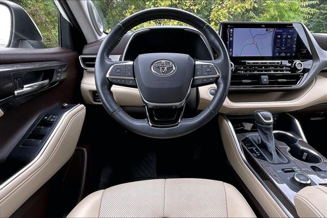 Used 2021 Toyota Highlander Limited AWD/4WD image 5