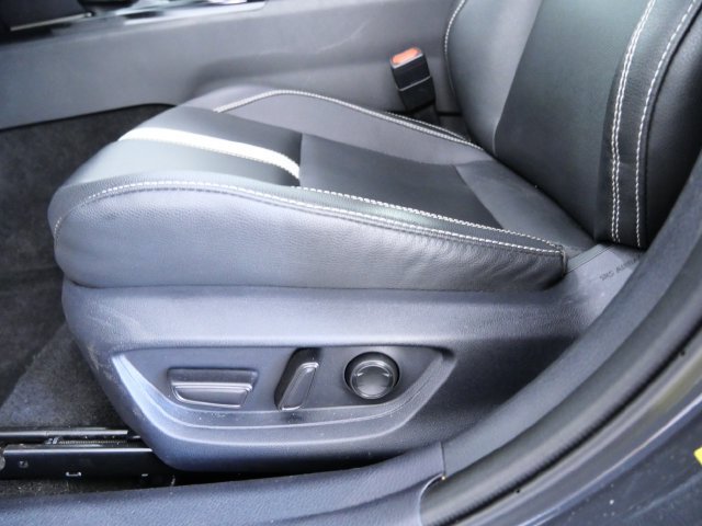 Used 2025 Toyota Camry SE w/ Multimedia Upgrade Package AWD/4WD image 16