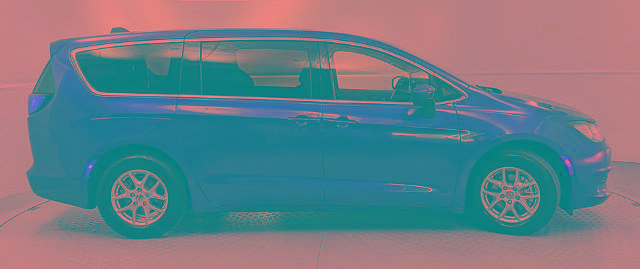 Used 2023 Chrysler Voyager LX image 5