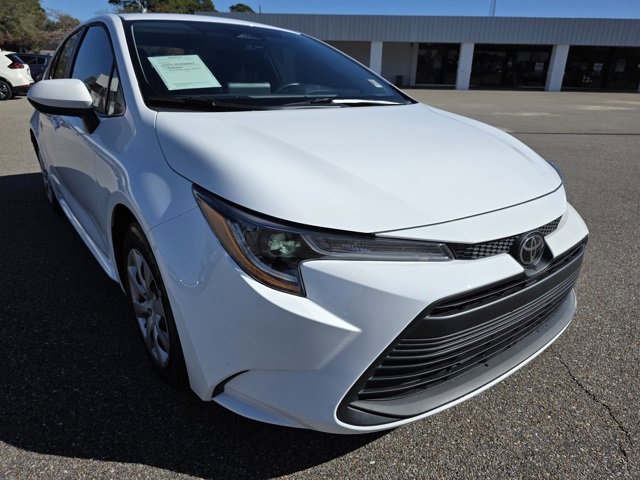 Used 2024 Toyota Corolla LE image 2