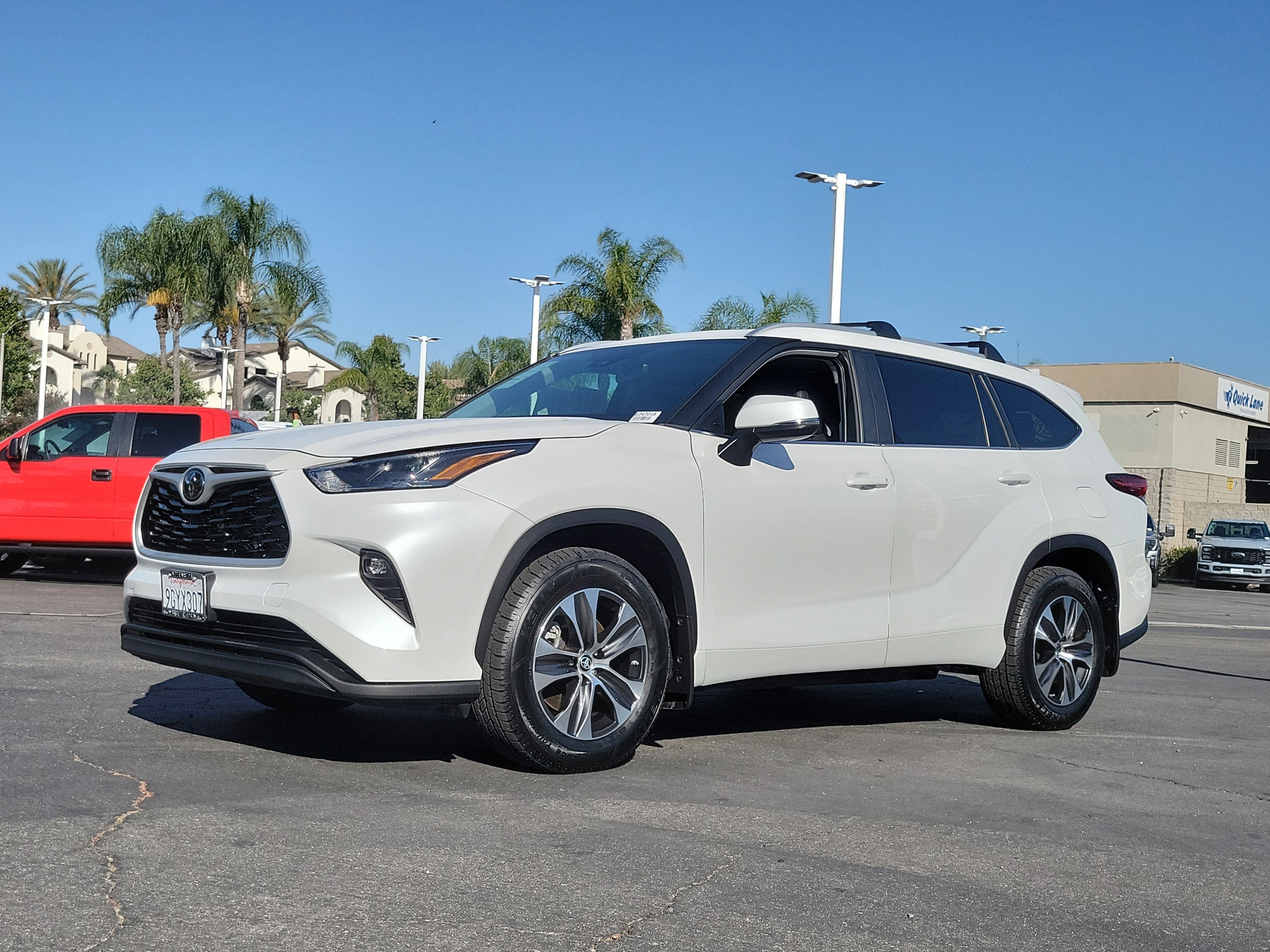 Used 2023 Toyota Highlander XLE FWD image 17