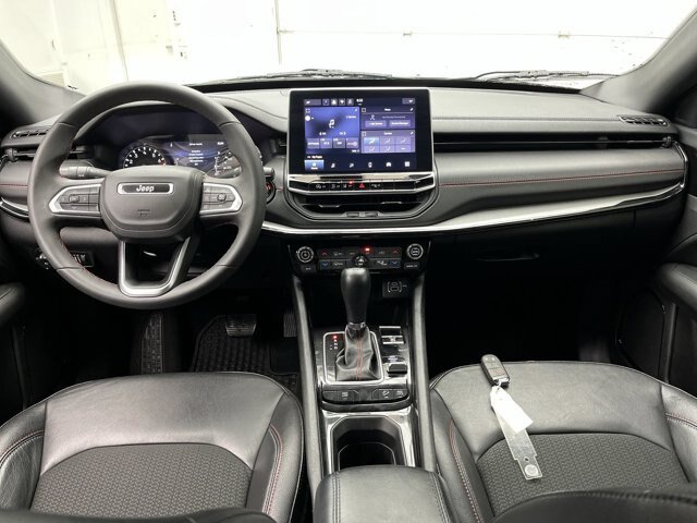 Used 2025 Jeep Compass Trailhawk AWD/4WD image 4