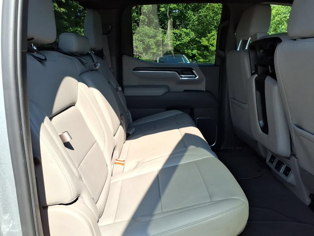 Used 2025 GMC Sierra 1500 SLT AWD/4WD image 17