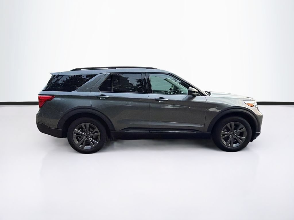 Certified 2024 Ford Explorer XLT w/ Equipment Group 202A AWD/4WD image 4