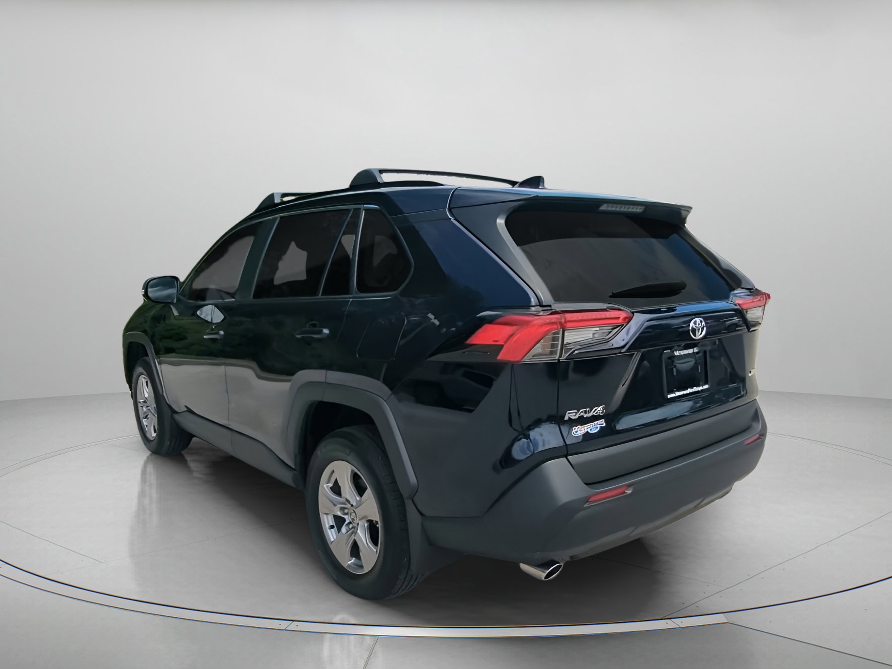 Used 2025 Toyota RAV4 XLE w/ Convenience Package FWD image 15