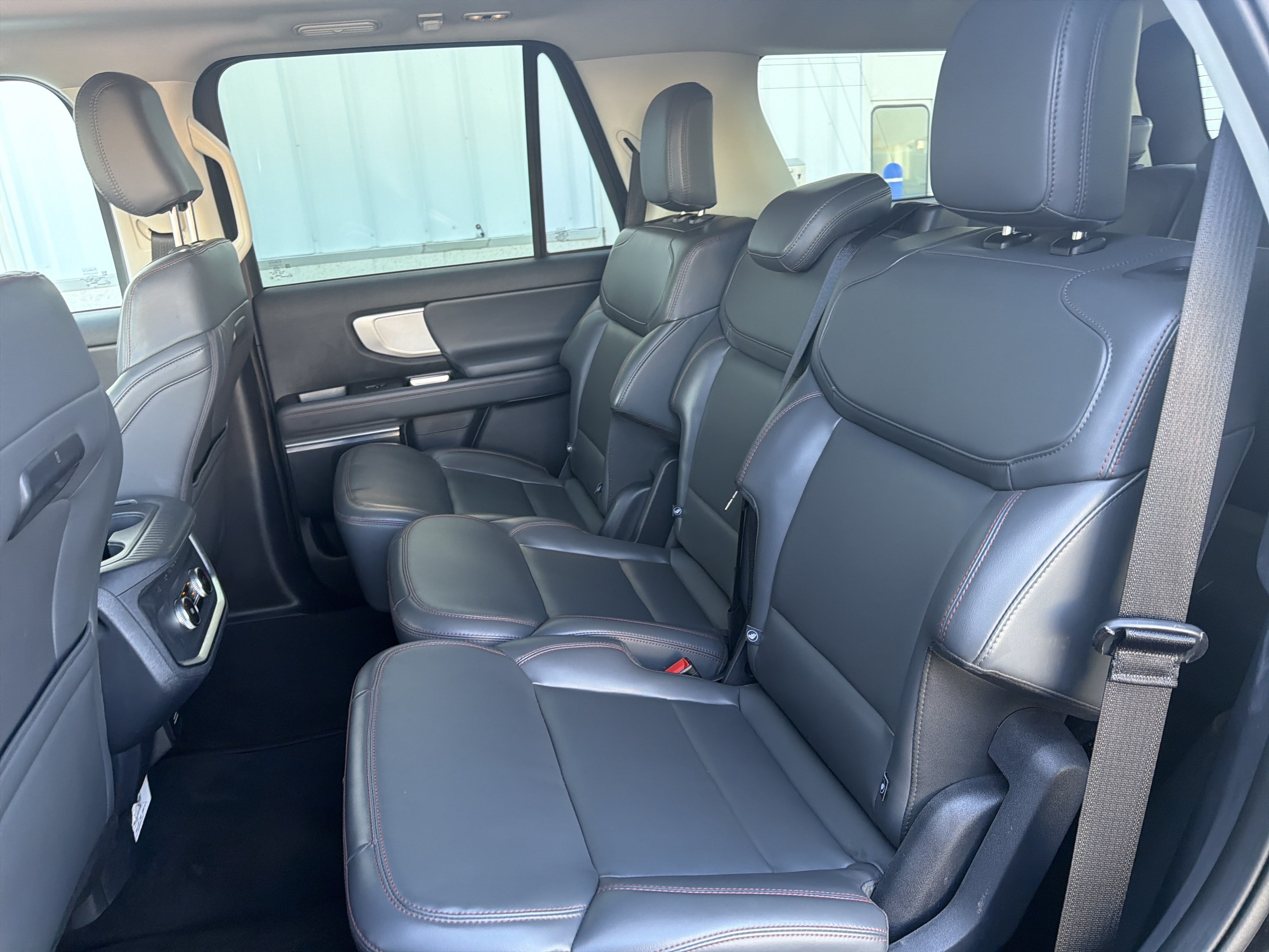 Certified 2025 Ford Expedition Active AWD/4WD image 27