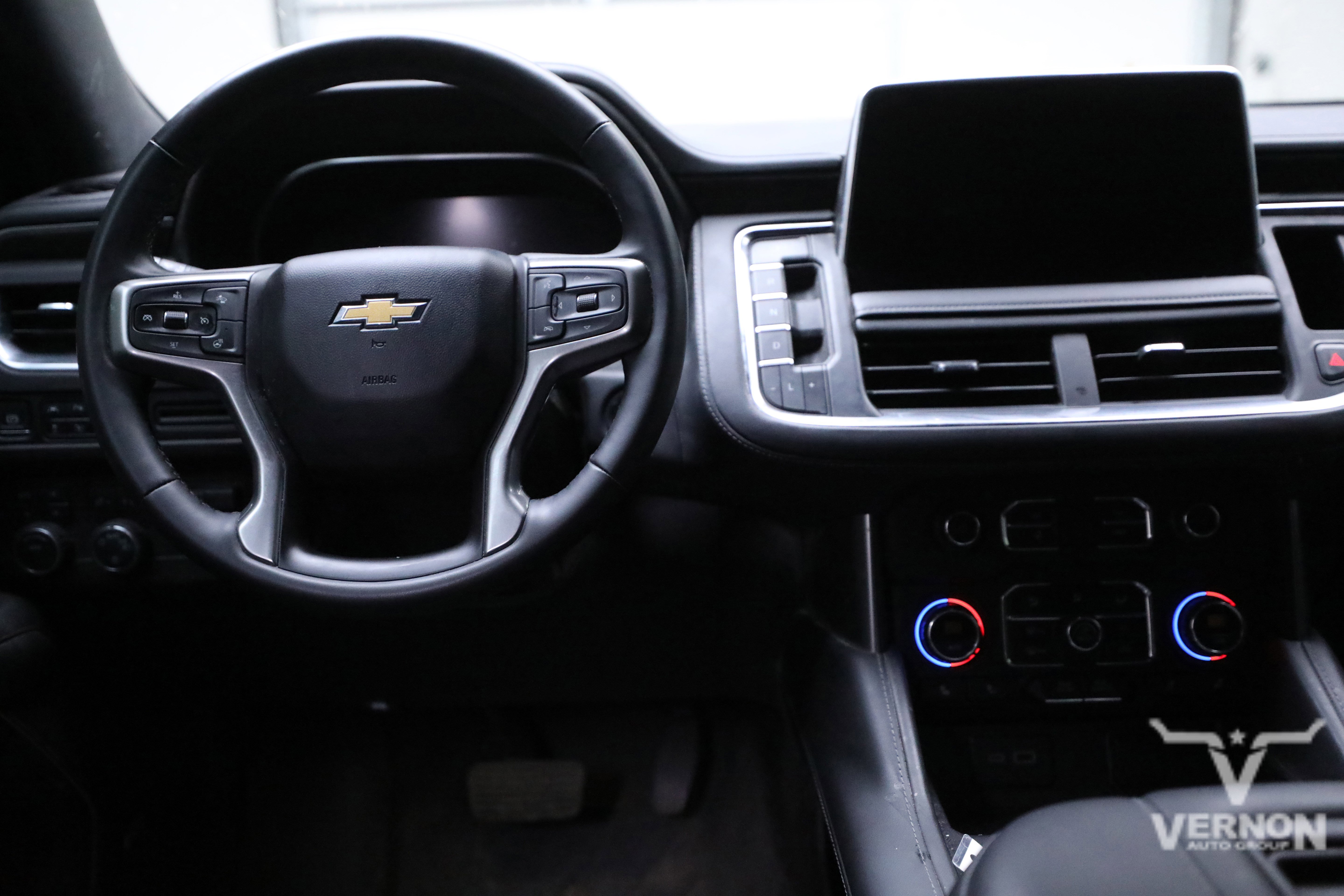 Used 2024 Chevrolet Suburban LT w/ Luxury Package AWD/4WD image 8