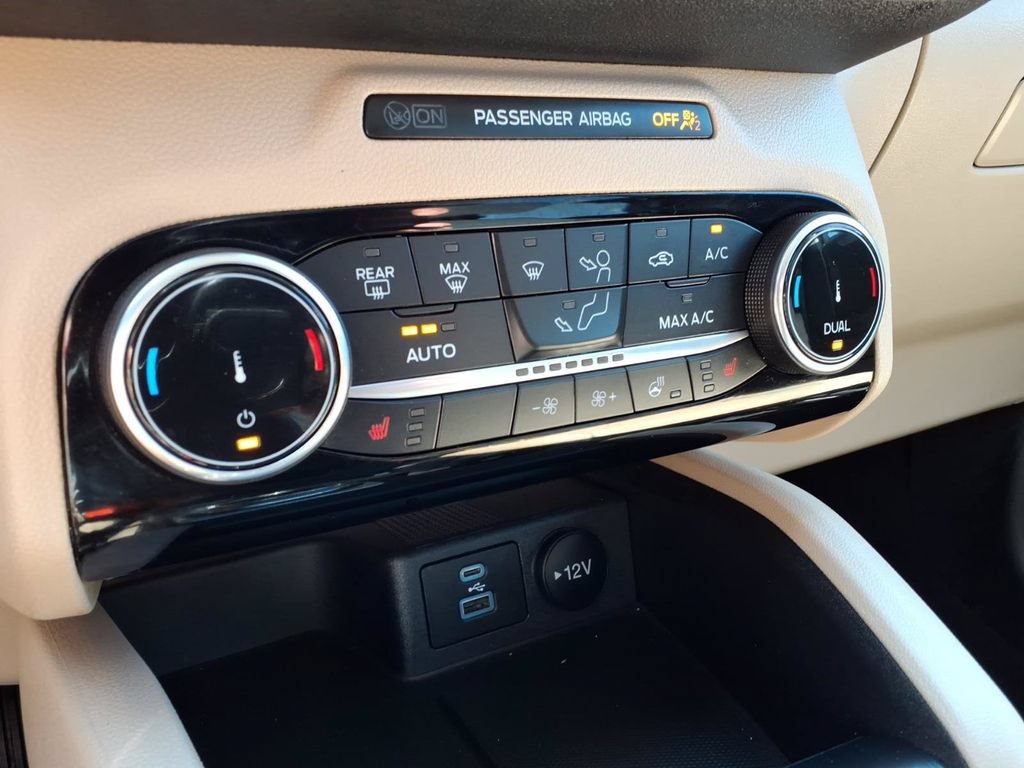 Certified 2022 Ford Escape Titanium FWD image 18