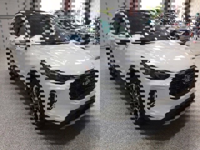 Certified 2023 Ford Escape Platinum w/ Premium Technology Package image 3