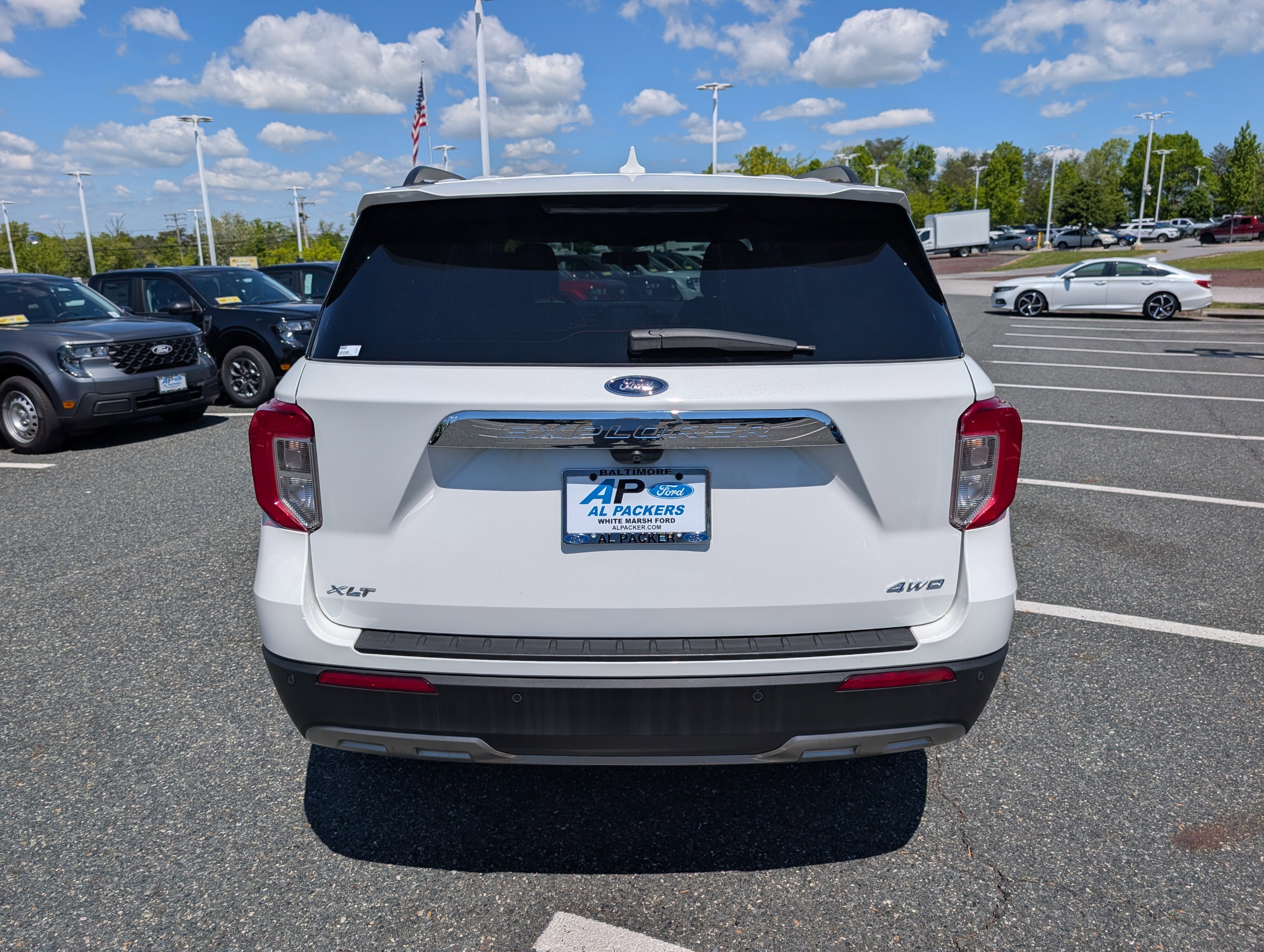 Certified 2022 Ford Explorer XLT w/ Equipment Group 202A AWD/4WD image 4