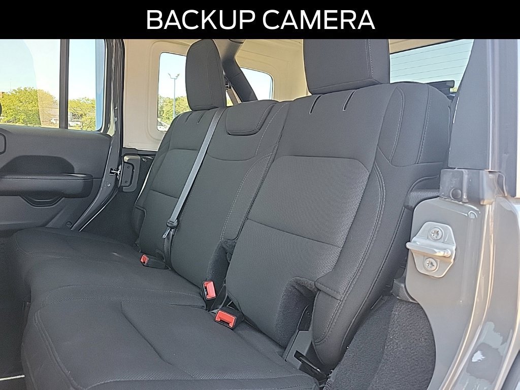 Used 2019 Jeep Wrangler Unlimited Sahara AWD/4WD image 11