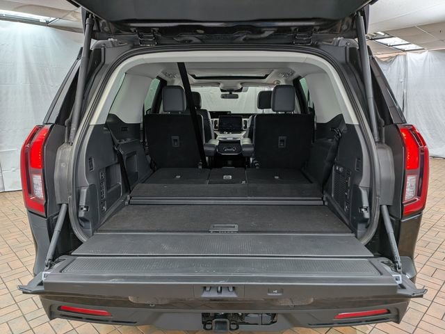 Certified 2025 Ford Expedition Active image 18