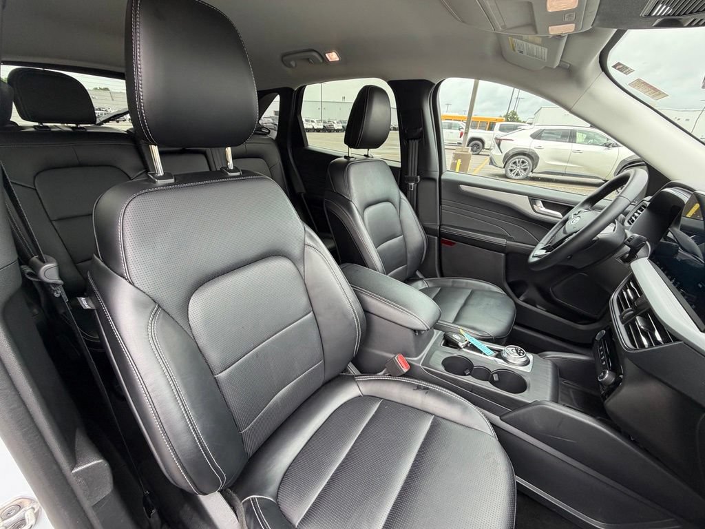 Certified 2025 Ford Escape Platinum AWD/4WD image 42