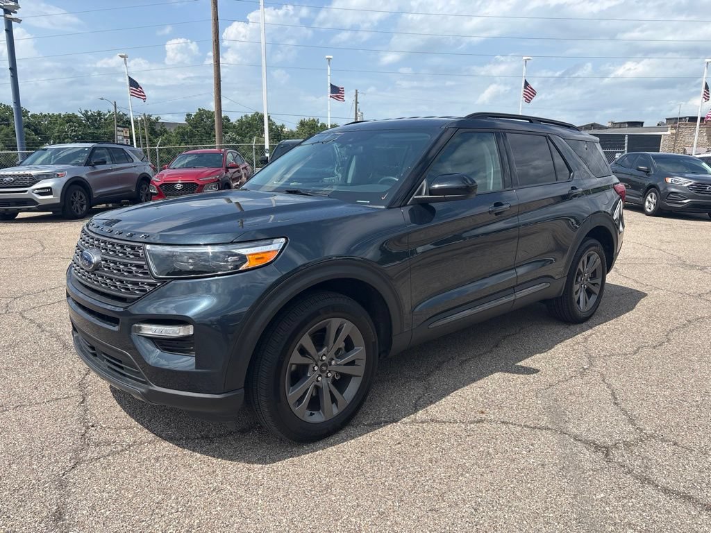 Certified 2023 Ford Explorer XLT w/ Equipment Group 202A AWD/4WD image 3