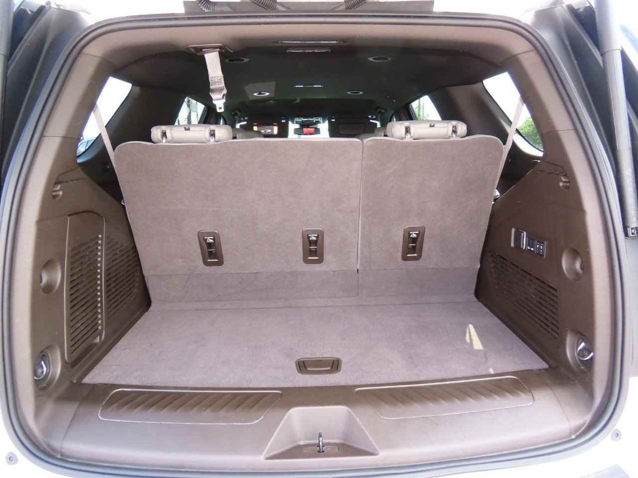 Used 2026 Chevrolet Tahoe LT w/ Comfort Package image 13