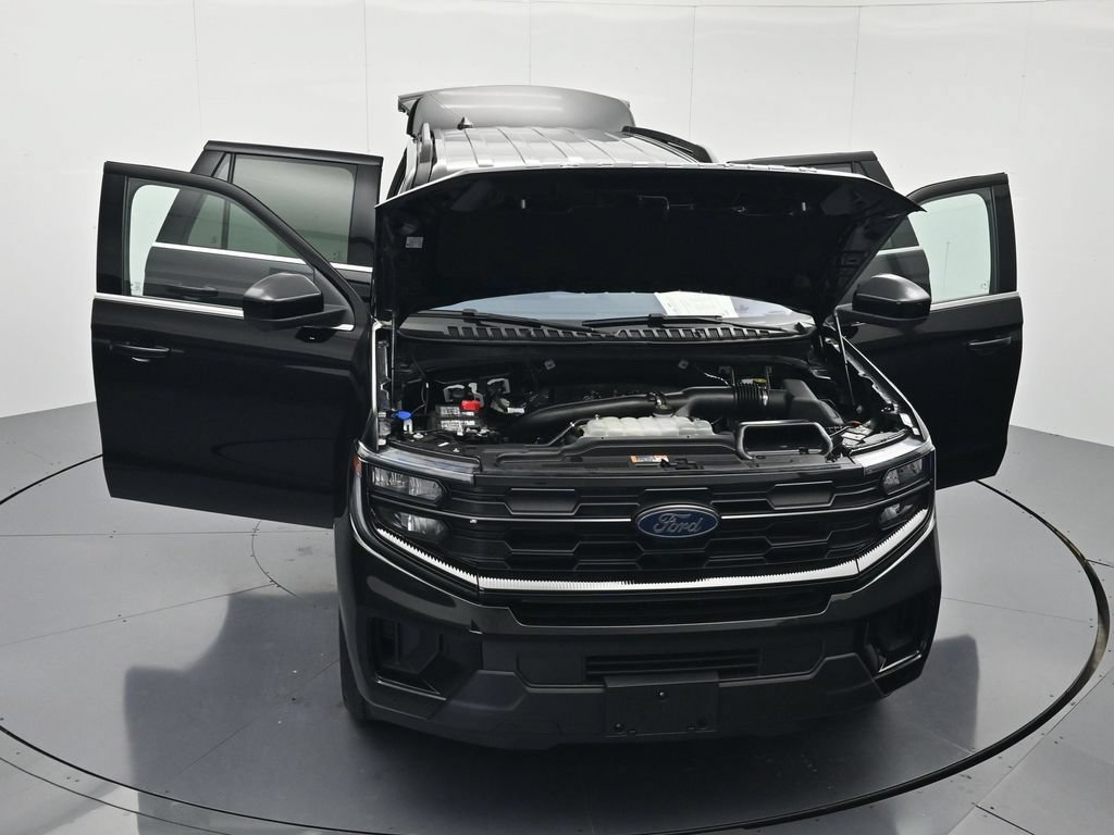 Certified 2025 Ford Expedition Active AWD/4WD image 45