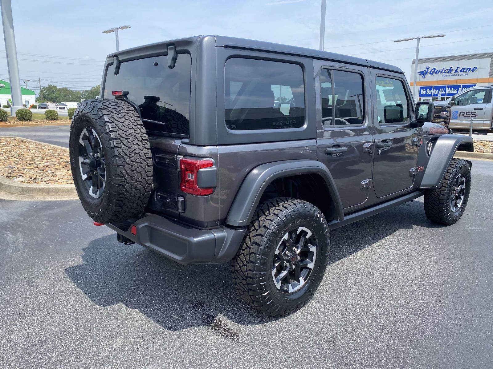 Used 2025 Jeep Wrangler Unlimited Rubicon AWD/4WD image 7