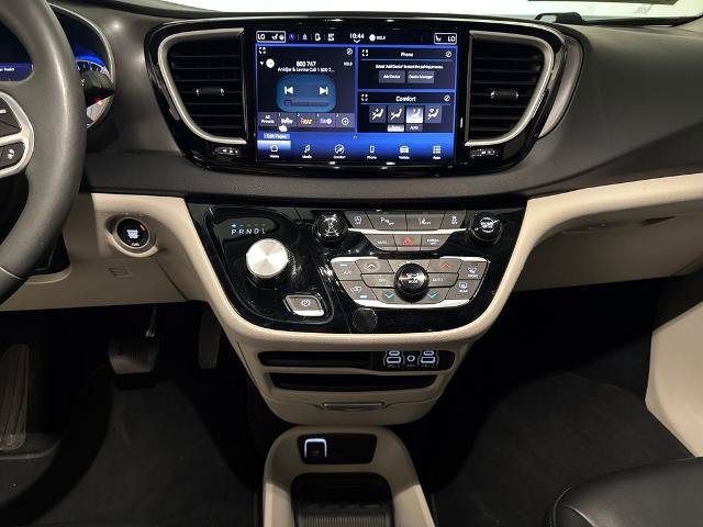 Used 2024 Chrysler Pacifica Touring-L FWD image 24