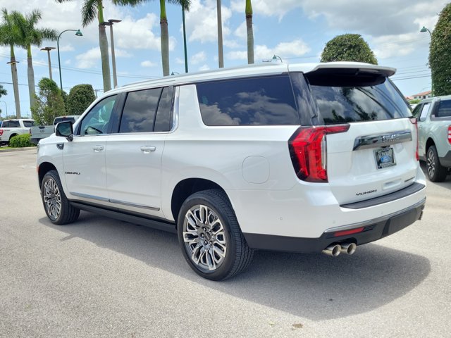 Used 2023 GMC Yukon XL Denali Ultimate AWD/4WD image 8