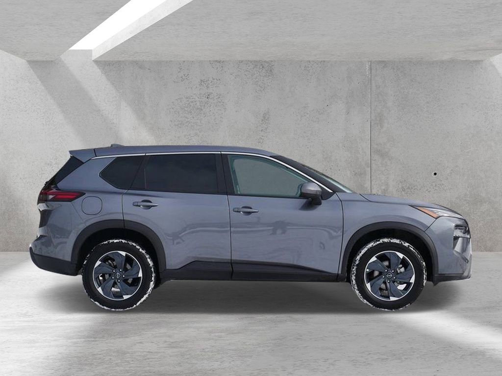 Used 2025 Nissan Rogue SV AWD/4WD image 2