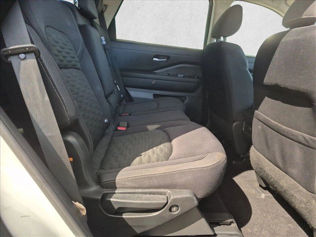 Used 2022 Nissan Pathfinder SV AWD/4WD image 18