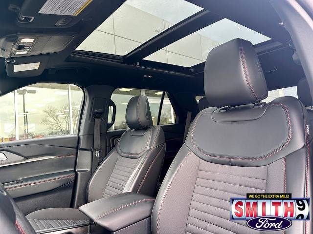 Certified 2025 Ford Explorer ST-Line w/ Premium Package AWD/4WD image 19