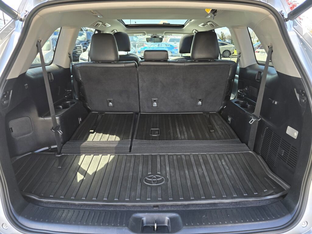 Used 2018 Toyota Highlander Limited Platinum AWD/4WD image 9