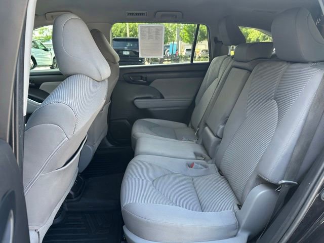 Used 2020 Toyota Highlander L FWD image 13