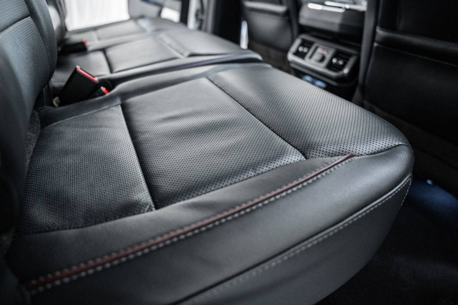 Certified 2023 Ford F150 Lariat w/ Equipment Group 502A High image 39