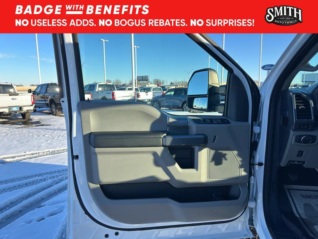 Certified 2022 Ford F250 XLT w/ Black Appearance Package image 15