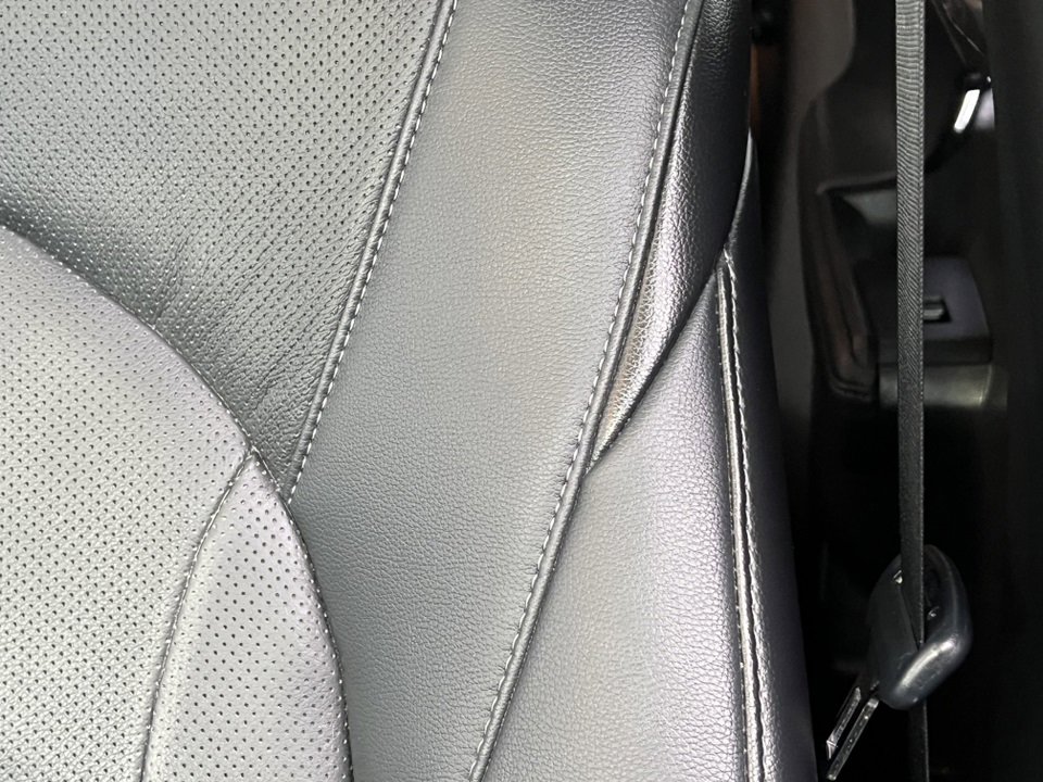 Used 2023 Toyota Highlander Limited image 17