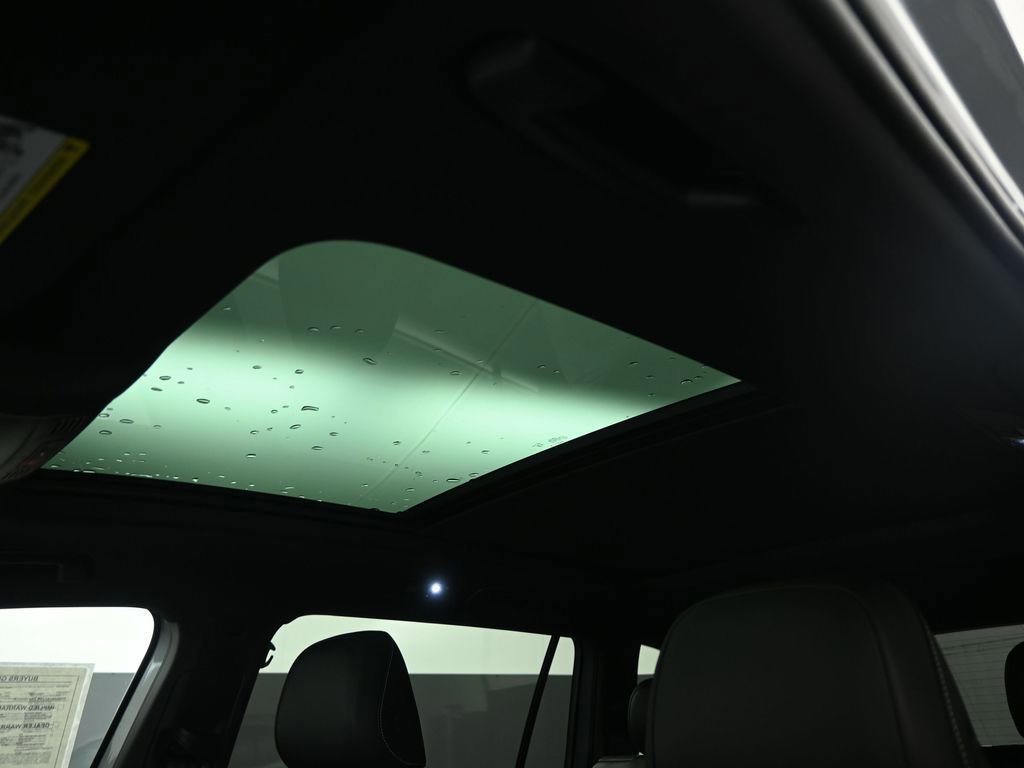 Used 2024 Volkswagen Tiguan SE R-Line image 43