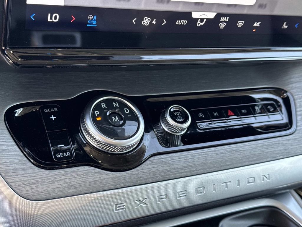 Certified 2025 Ford Expedition Max Platinum image 15