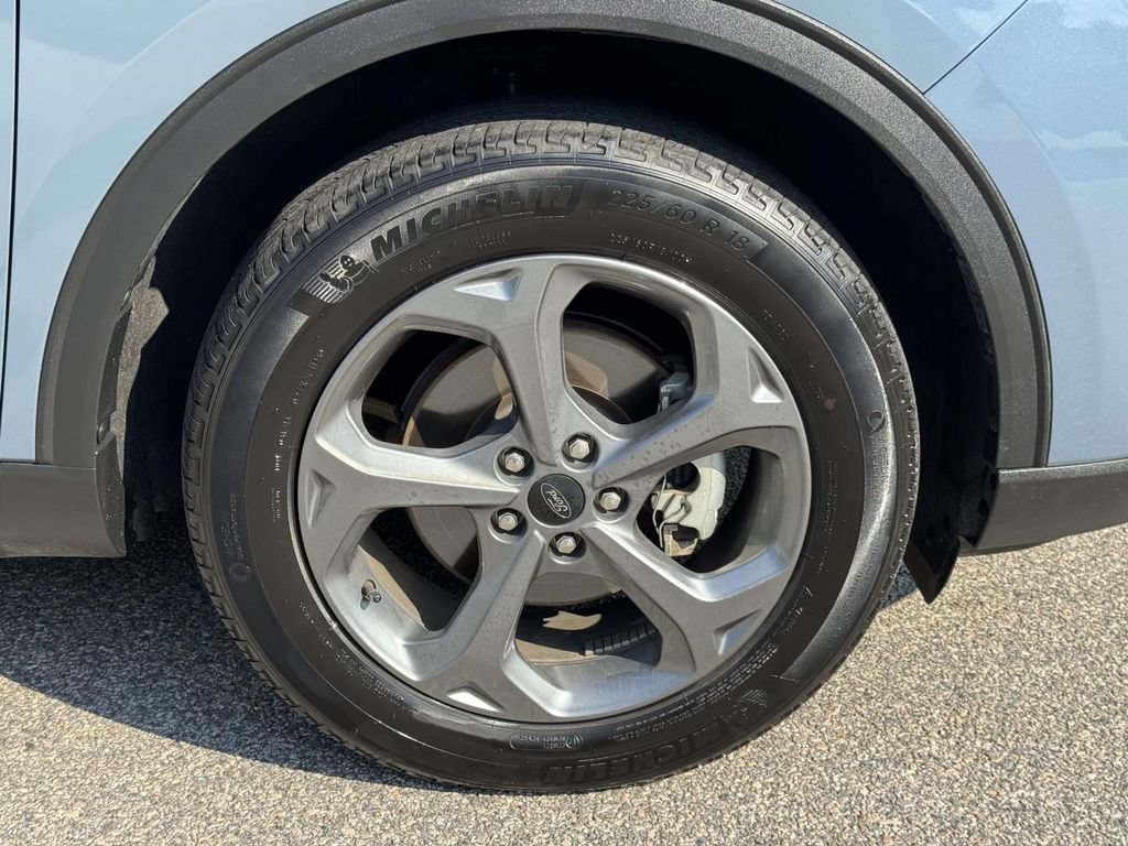 Certified 2025 Ford Escape ST-Line Select AWD/4WD image 27