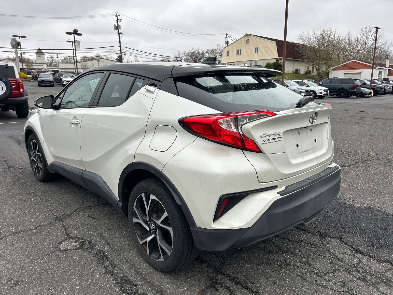 Used 2019 Toyota C-HR XLE image 7