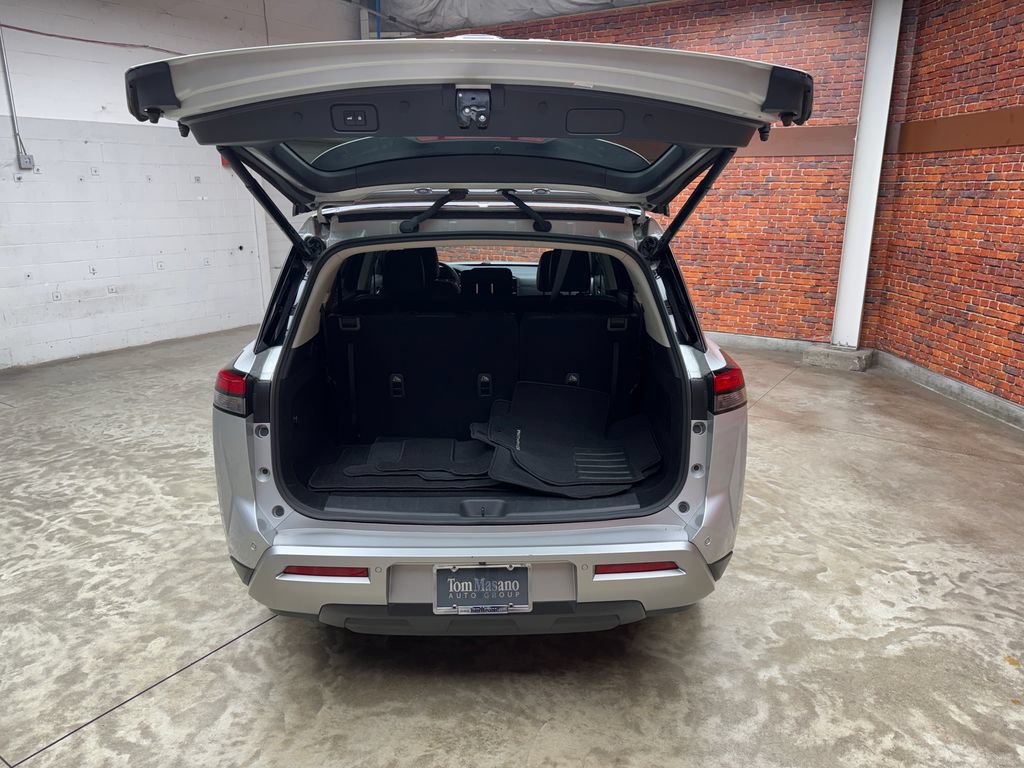 Used 2025 Nissan Pathfinder SL AWD/4WD image 26