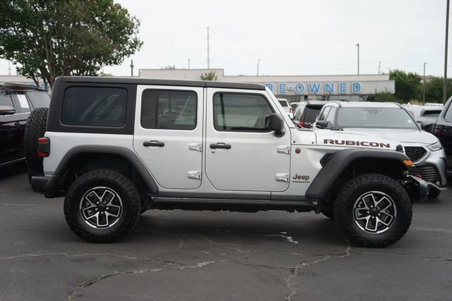 Used 2024 Jeep Wrangler Unlimited Rubicon w/ Technology Group AWD/4WD image 5