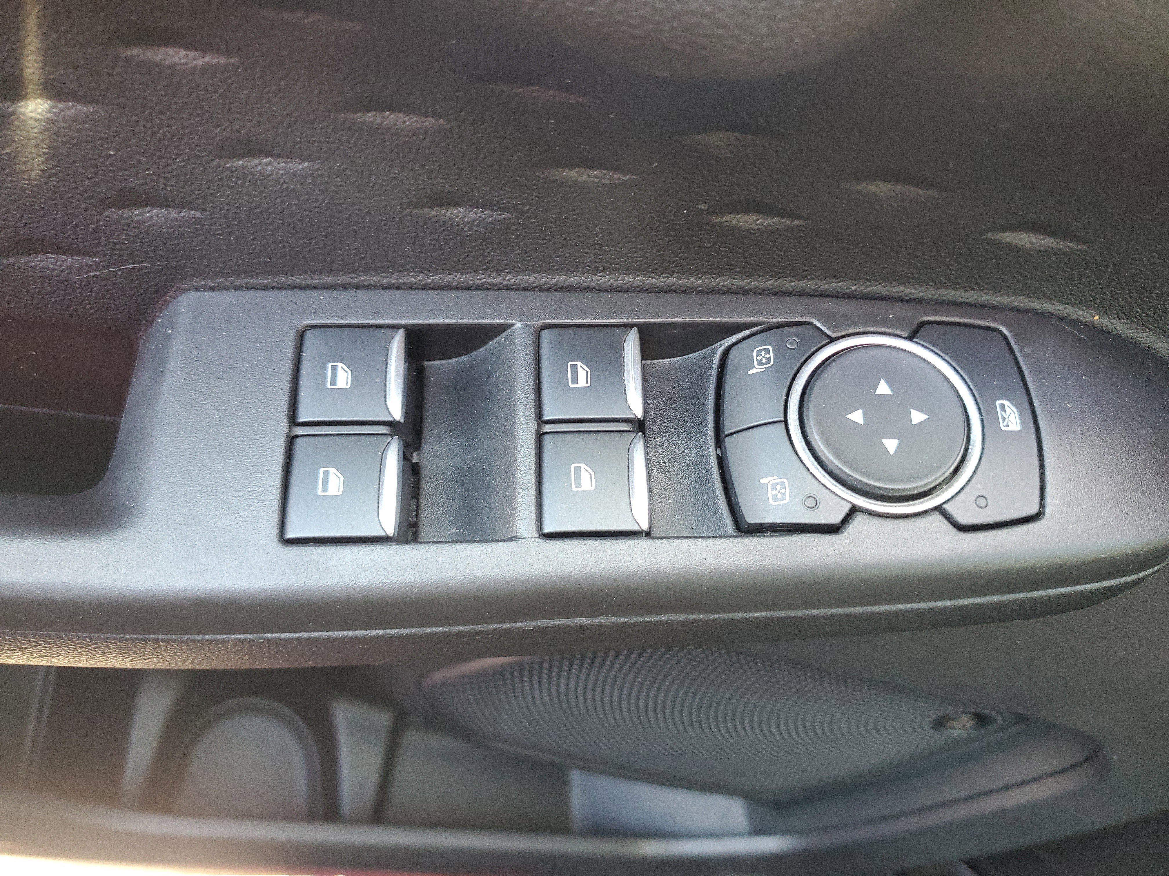 Certified 2020 Ford Escape Titanium image 18