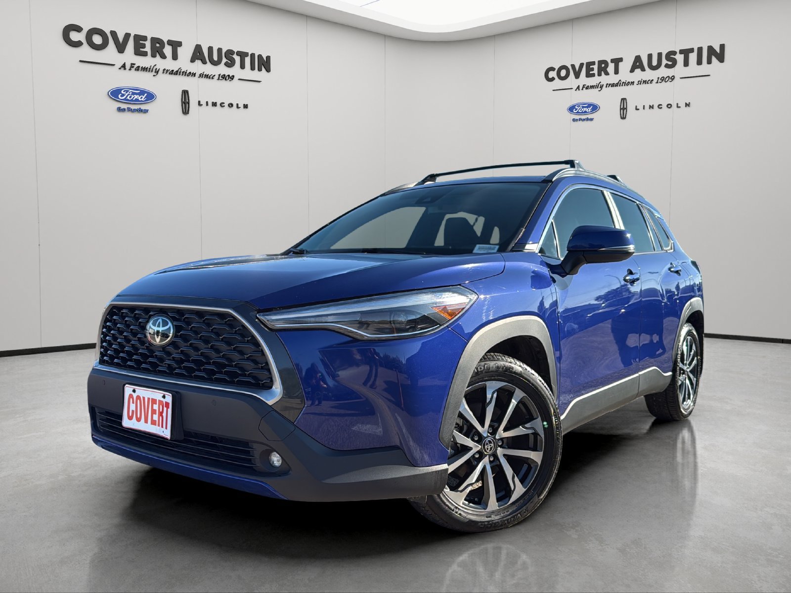 Used 2022 Toyota Corolla Cross XLE w/ Convenience Package FWD image 1