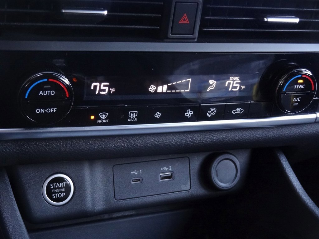 Used 2023 Nissan Rogue SV image 31