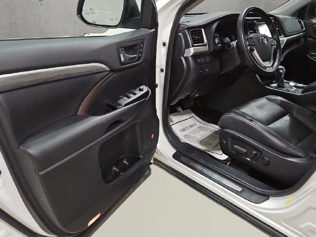 Used 2019 Toyota Highlander Limited AWD/4WD image 11