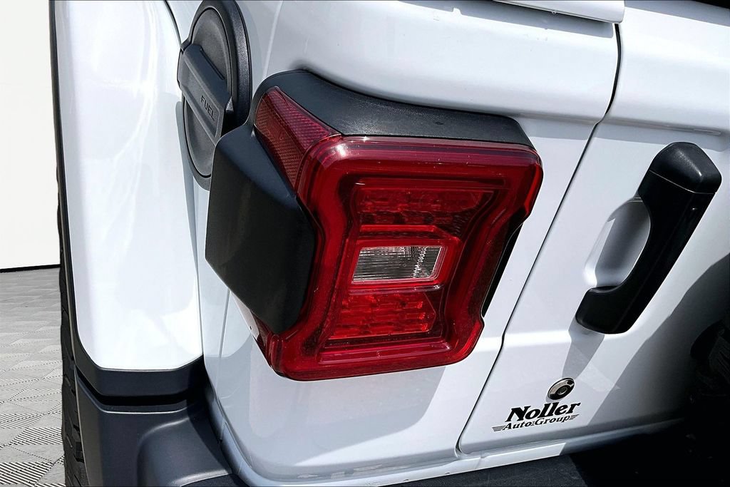 Used 2018 Jeep Wrangler Unlimited Rubicon AWD/4WD image 30