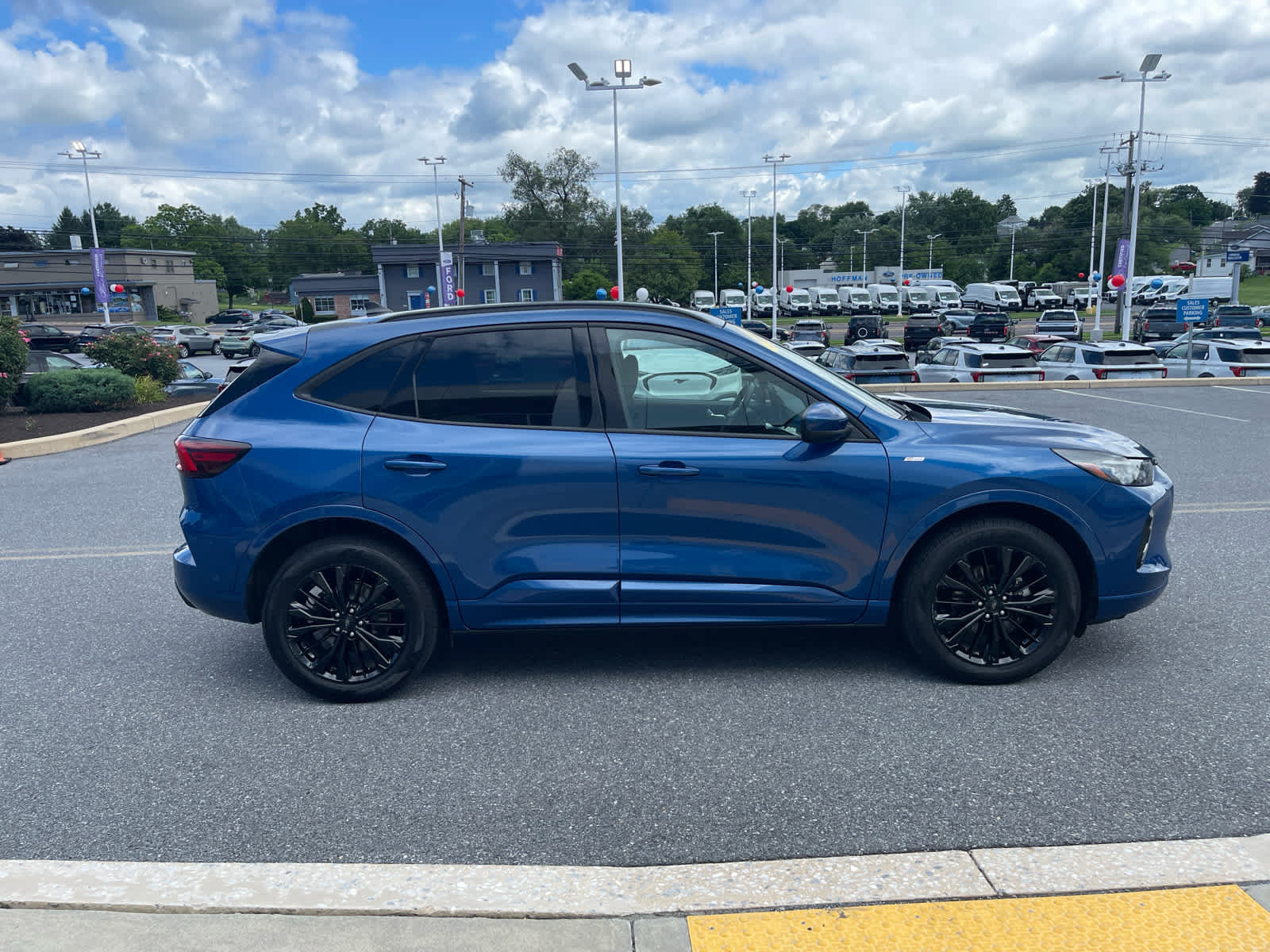 Certified 2023 Ford Escape ST-Line Elite w/ Premium Technology Package AWD/4WD image 6