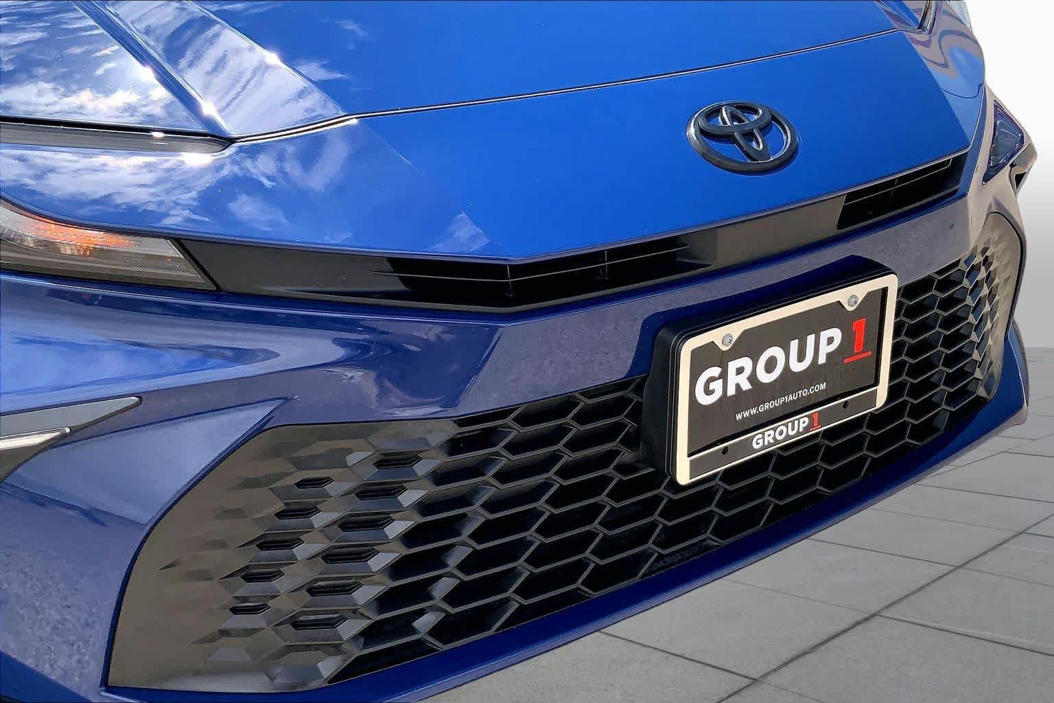 Used 2025 Toyota Camry SE w/ Convenience Package FWD image 29